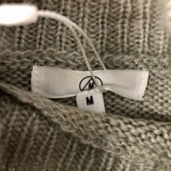 Cute Sleeves Knit Sweater, M, NWT - Picture 4 of 5